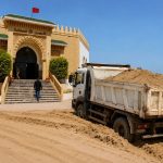 الجديدة.. القضاء يضرب بيد من حديد شبكات نهب الرمال.. أحكام بالحبس ومذكرة بحث وطنية في حق العقل المدبر لسرقة شواطئ سيدي بوزيد